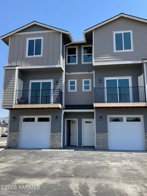 2600 Racquet Ln #36, Yakima, WA 98902