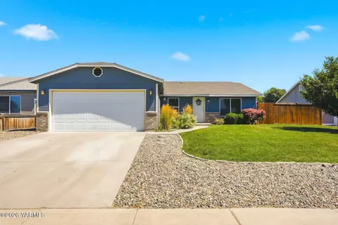 127 Northstone Pkwy, Zillah, WA 98953