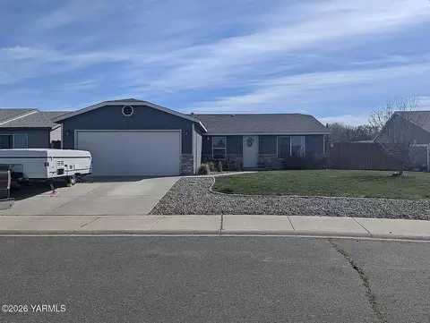 127 Northstone Pkwy, Zillah, WA 98953