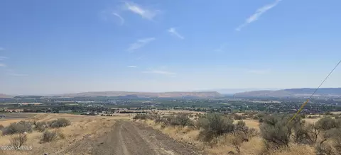 Nkn Roza Hill Dr, Yakima, WA 98901