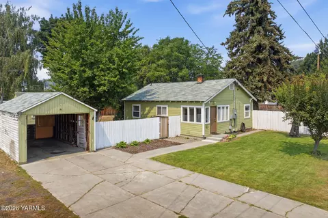 2602 S 90th Ave, Yakima, WA 98903