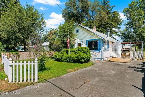 817 N 34th Ave, Yakima, WA 98902
