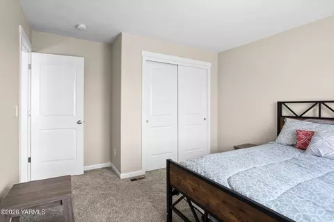 Bedroom - 908 Millenium Ave, Moxee, WA 98936 photo 4 of 8