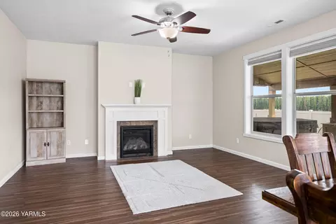 Living - 908 Millenium Ave, Moxee, WA 98936 photo 1 of 1