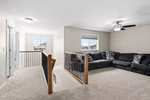 Entry Way - 908 Millenium Ave, Moxee, WA 98936 photo 7 of 9