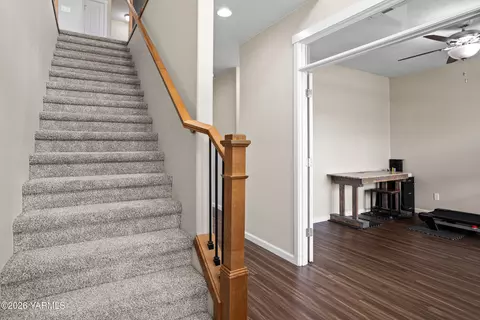 Entry Way - 908 Millenium Ave, Moxee, WA 98936 photo 6 of 9