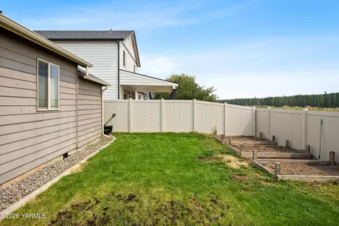 Exterior - 908 Millenium Ave, Moxee, WA 98936 photo 4 of 4