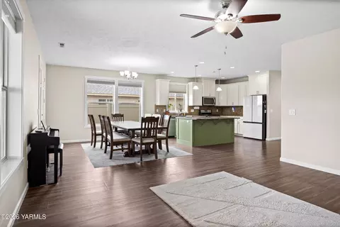 Dining - 908 Millenium Ave, Moxee, WA 98936 photo 2 of 2