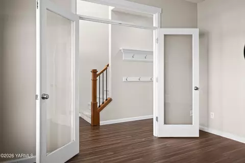 Entry Way - 908 Millenium Ave, Moxee, WA 98936 photo 2 of 9