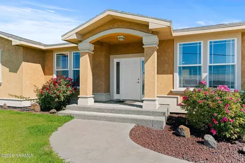 5811 Englewood Ave, Yakima, WA 98908