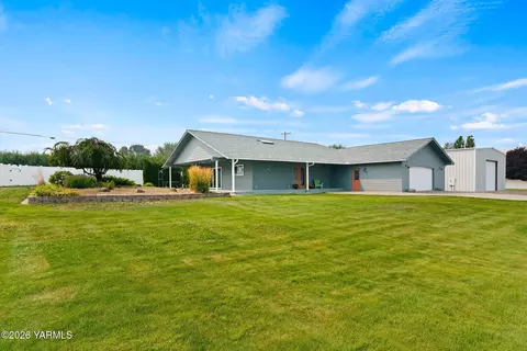 575 Parish Rd, Selah, WA 98942