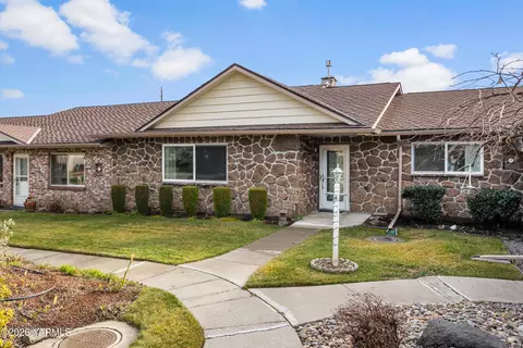 215 N 56th Ave #34, Yakima, WA 98908