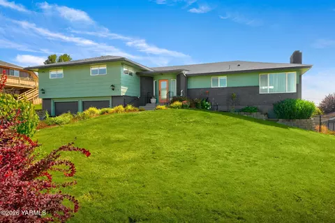 419 N 62nd Ave, Yakima, WA 98908