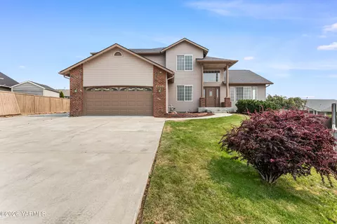 5065 Pear Butte Dr, Yakima, WA 98901