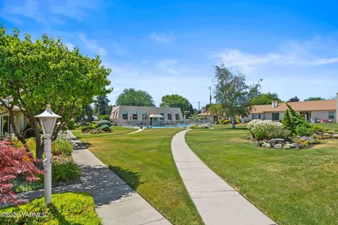 5701 W Chestnut Ave #1, Yakima, WA 98908