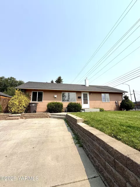 1023 S 36th Ave, Yakima, WA 98902