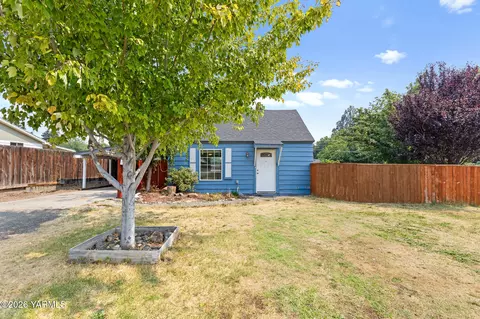 1003 S 31st Ave, Yakima, WA 98902