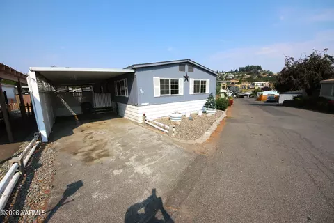 802 N 40th Ave #40, Yakima, WA 98908