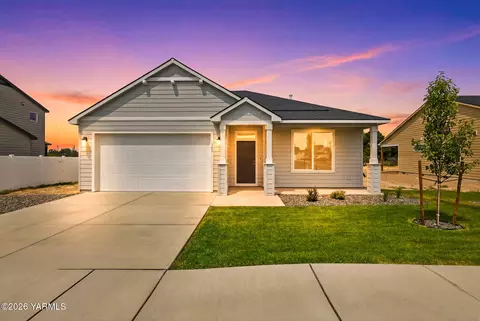 501 Sapphire Ave, Grandview, WA 98930