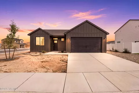 1201 Topaz Ave, Grandview, WA 98930