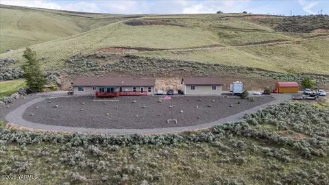 3501 S 40th Ave, Yakima, WA 98903