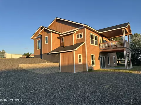 3408 Oster Dr, Yakima, WA 98901