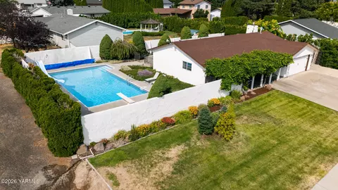 8907 W Yakima Ave, Yakima, WA 98908