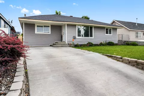 207 N F St, Toppenish, WA 98948