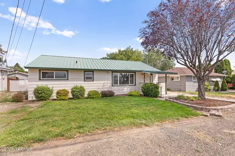 1205 S 34th Ave, Yakima, WA 98902
