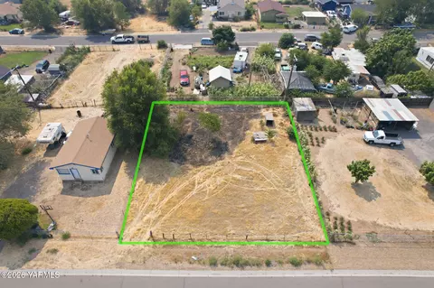 Nka N North St, Wapato, WA 98951