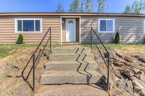 8935 Naches Heights Rd, Tieton, WA 98947