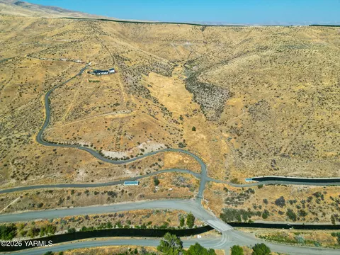 Nka Clemens Dr, Naches, WA 98937