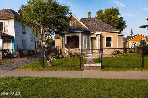 707 N 3rd St, Yakima, WA 98901