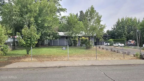 307 Poplar Ave, Yakima, WA 98902
