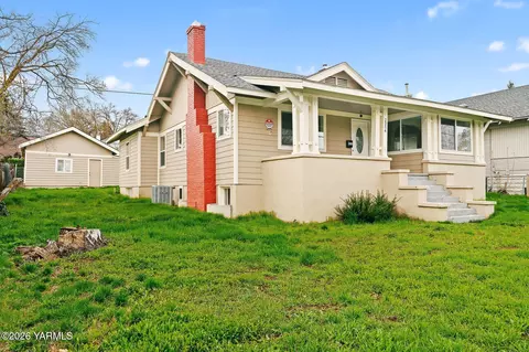 2214 Summitview Ave, Yakima, WA 98902