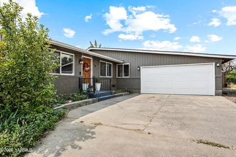 70 Herlou Dr, Selah, WA 98942