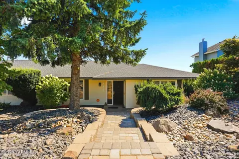 4204 Scenic Dr, Yakima, WA 98908