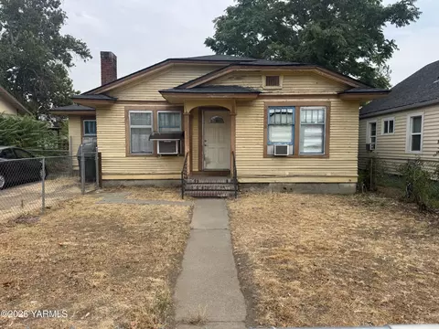 913 S 3rd Ave, Yakima, WA 98908