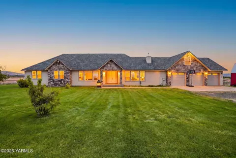 137 Nka Wakatak Rd, Yakima, WA 98908