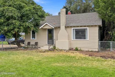 4210 Terrace Heights Dr, Yakima, WA 98901
