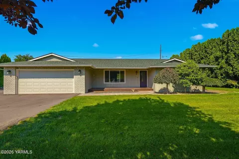 30 Rolling Hills Dr, Yakima, WA 98908