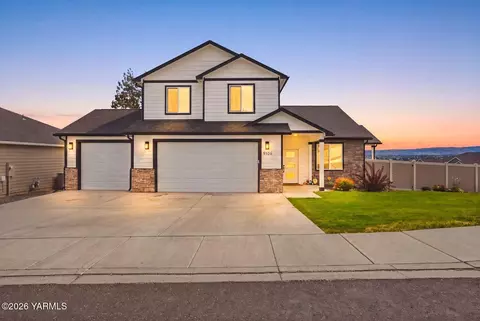 9106 Hawthorne Dr, Yakima, WA 98908