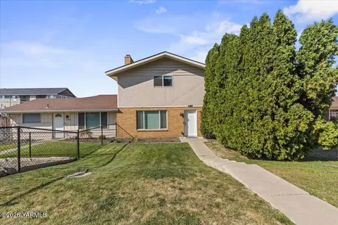 4907 W Viola Ave, Yakima, WA 98908