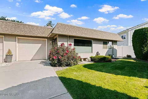 100 N 60th Ave #5, Yakima, WA 98908