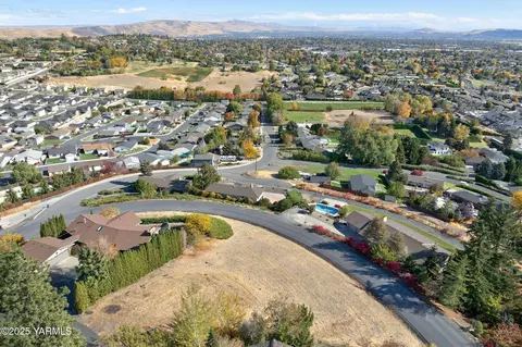 405 N 80th Lp Lp, Yakima, WA 98908