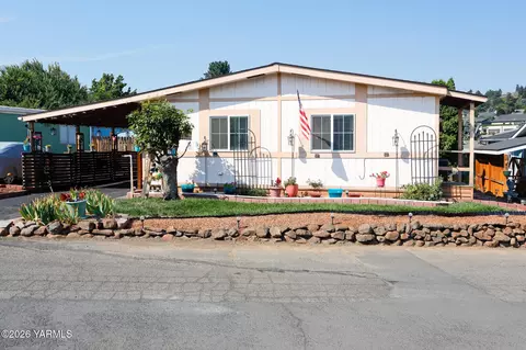 802 N 40th Ave #42, Yakima, WA 98908