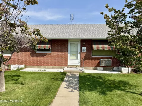 223 N 38th Ave, Yakima, WA 98908