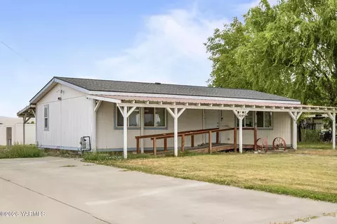 279 Carlsonia Rd, Zillah, WA 98953