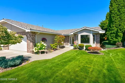 7221 Summitview Ave, Yakima, WA 98908