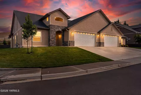 8819 Kail Dr, Yakima, WA 98908